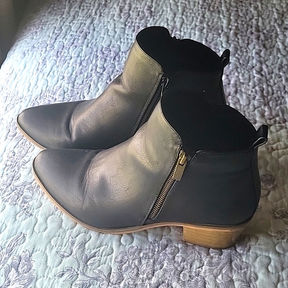 Black booties - Picture 2 of 4